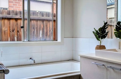Curlewis House | Spacious home near Bellarine Peninsula Trail