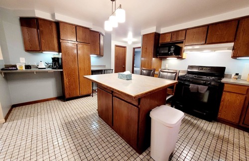 Cheektowaga House | Spacious Home near Buffalo/Bills/Airport/Niagara Falls/Orchard Park Pet friendly