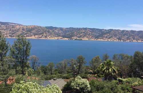 Napa House | Spacious Home Overlooking Lake Berryessa