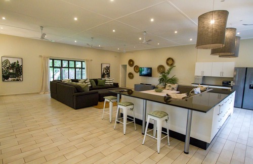 Victoria Falls House | Spacious Home, Pool, Games Room In the ❤ Victoria Falls