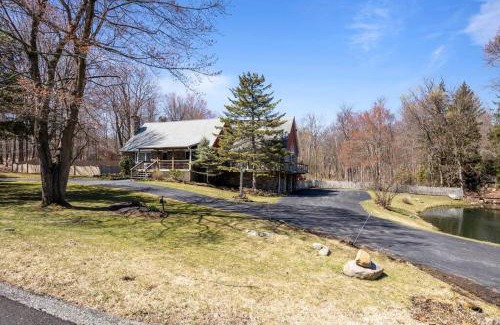 Monroe Apartment | Spacious Home Pool Hot Tub, Mins to Parks