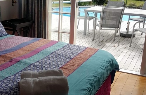 Pongakawa House | Spacious home, swimming pool, tennis, Old Forest School Wedding Venue accom.