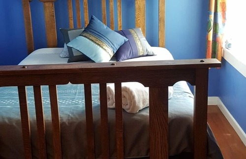 Pongakawa House | Spacious home, swimming pool, tennis, Old Forest School Wedding Venue accom.