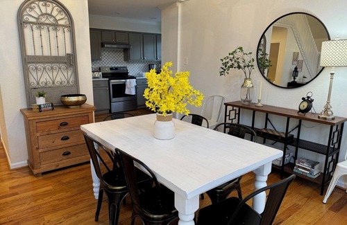 Raleigh House | Spacious Home - Sleeps 8-10! Minutes to North Hills