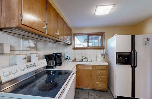 Broadmoor House | Spacious home with great views, patio & game room - nestled in the moutain
