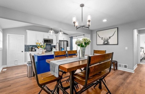 Overland Park House | Spacious Home w/5BR|Heart of OP|Great Location