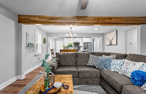 Overland Park House | Spacious Home w/5BR|Heart of OP|Great Location