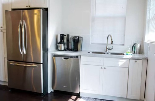 Broadmoor House | 💥SPACIOUS HOME W/BBQ,BASKETBALL HOOP&POOL TABLE♨️
