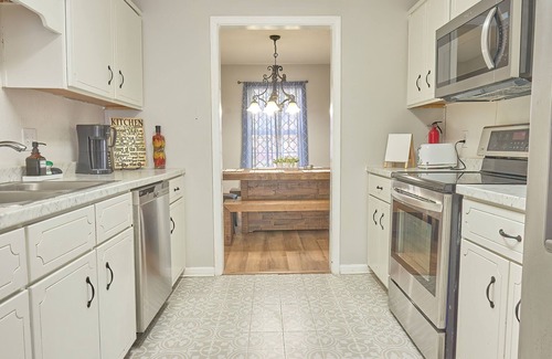 Hinesville House | Spacious Home w/Coffee Bar & GameRoom near Ft. Stewart & Savannah