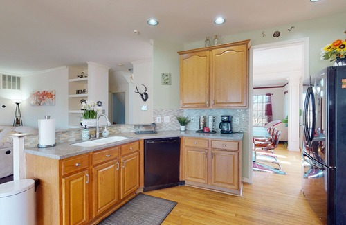 Sykesville House | Spacious home w/enclosed yard & playground