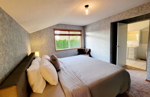 Hazelwood House | Spacious Home w/ Full Kitchen & Washer Dryer