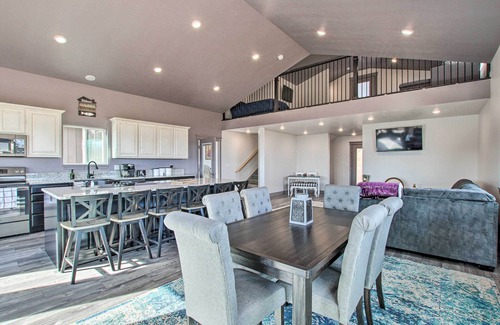 Sweetwater House | Spacious Home w/Mtn Views: 2 Mi to Bear Lake!