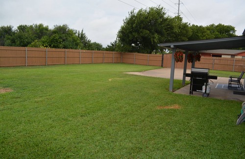 Forest Hill House | Spacious Home w/Yard · 15 Min to Fort Worth Fun