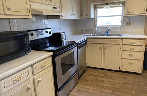 Hobe Sound House | Spacious Home. Walking distance to the supermarket! 10 minutes from the beach!