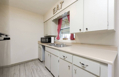 Alto Pino House | Spacious home with Pool Table 10 minutes from Beaches and Speedway