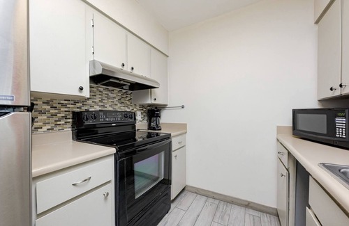 Alto Pino House | Spacious home with Pool Table 10 minutes from Beaches and Speedway