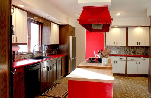 Catskill House | Spacious home with character, Near slopes, Fireplace, Private Pool, and Hot Tub