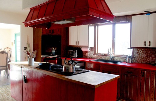 Catskill House | Spacious home with character, Near slopes, Fireplace, Private Pool, and Hot Tub