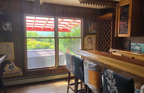 Catskill House | Spacious home with character, Near slopes, Fireplace, Private Pool, and Hot Tub