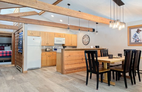 Jackson Hole House | Spacious home with deck, washer/dryer, mountain views & high-speed WiFi