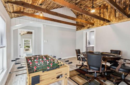 Sandusky House | Spacious Home with Game Room - 9 mins from Cedar Point