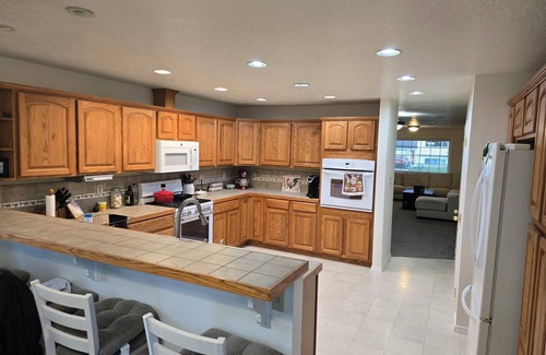 Emmett House | spacious home with huge kitchen in the heart of Emmett kid friendly