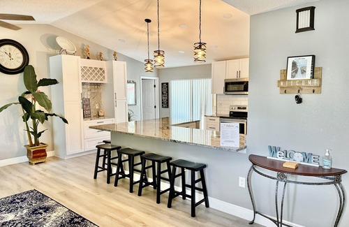 Seminole House | SPACIOUS home with private POOL 5 mins to beach! Close to everything!