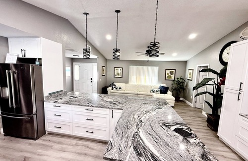 Seminole House | SPACIOUS home with private POOL 5 mins to beach! Close to everything!