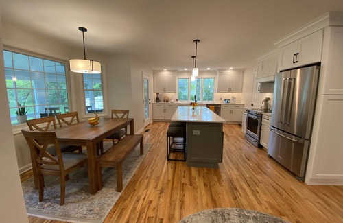 Haversham House | Spacious Home with Private Beach Access