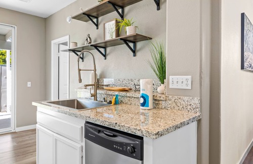 Oxnard House | Spacious home with private yard & BBQ - 2 mi. from downtown