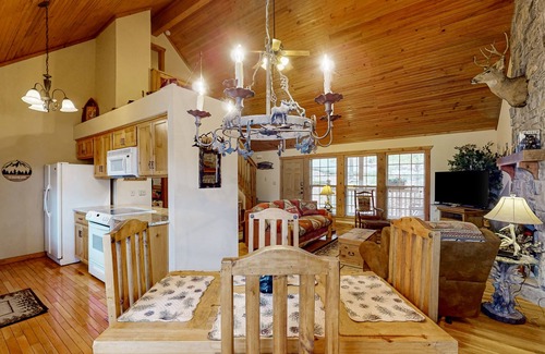 Branson West Condo | Spacious home with screened patio, fireplace & resort amenities