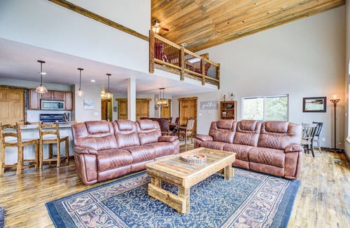 Valley of the Sun Cabin | Spacious Home with Wrap-Around Deck, Hot Tub, Fireplace - Elk Ridge