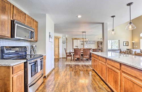 Valley of the Sun Cabin | Spacious Home with Wrap-Around Deck, Hot Tub, Fireplace - Elk Ridge