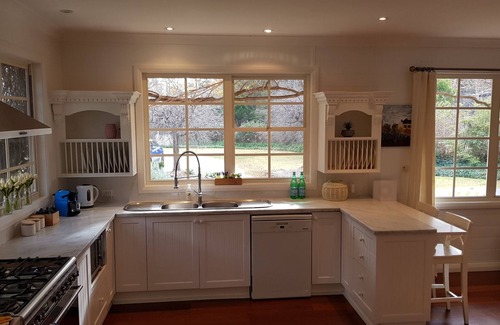 Burradoo House | Spacious Homely Quality Cosy Family Home. Walking distance to Bowral CBD