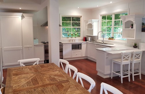 Burradoo House | Spacious Homely Quality Cosy Family Home. Walking distance to Bowral CBD