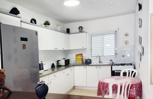 Tel Aviv Apartment | Spacious & Homely Retreat at the Diamond District