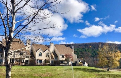 Hensonville House | Spacious, Hot Tub, Close to Windham + Hunter Mtns!