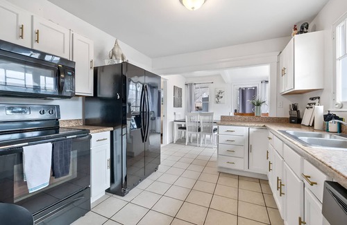 Price Apartment | Spacious Hot Tub Haven + .4 Mi-USU Eastern