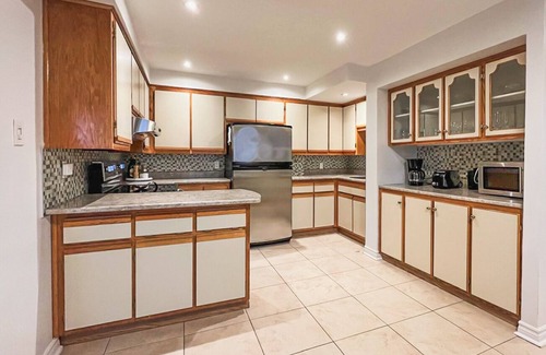 Pointe-aux-Trembles House | Spacious House 15 Km from Downtown Montreal