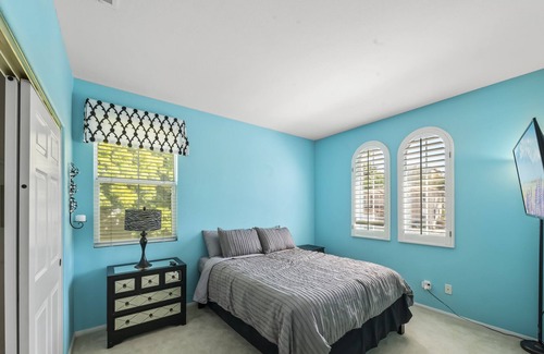 Guajome House | Spacious House 15 mins to the beach! Perfect for large families and groups. Fast wifi and TVs!