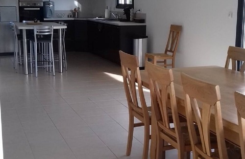 Longueil Cottage | spacious house 5 bedrooms, quiet, comfortable - 3 km from the beach
