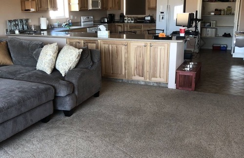 Bullhead City House | Spacious House close to Laughlin, Lake and River - lots of parking.