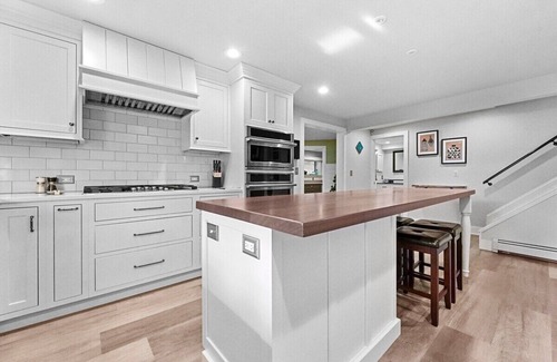 Traverse City House | Spacious house close to Long Lake public Access