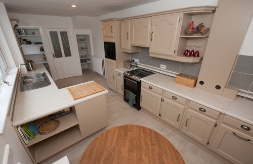 Crynant House | Spacious house close to Rhossili Bay & Wales Coastal Path