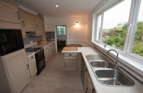 Crynant House | Spacious house close to Rhossili Bay & Wales Coastal Path