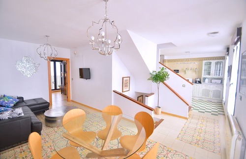 Beiro House | Spacious house for 6 persons, Granada Centre,private garage