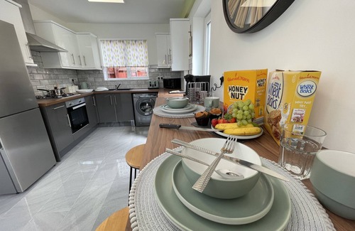 Derby House | Spacious House For Business and Leisure Travelers
