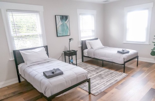 East Orange House | Spacious House, Free Parking+15 min EWR, 3BR 3Bath