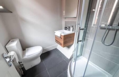 Wyken House | Spacious House - FREE Wi-Fi