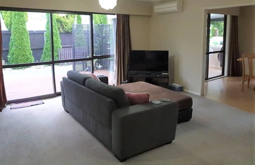Avonhead House | Spacious House Highland Place Avonhead